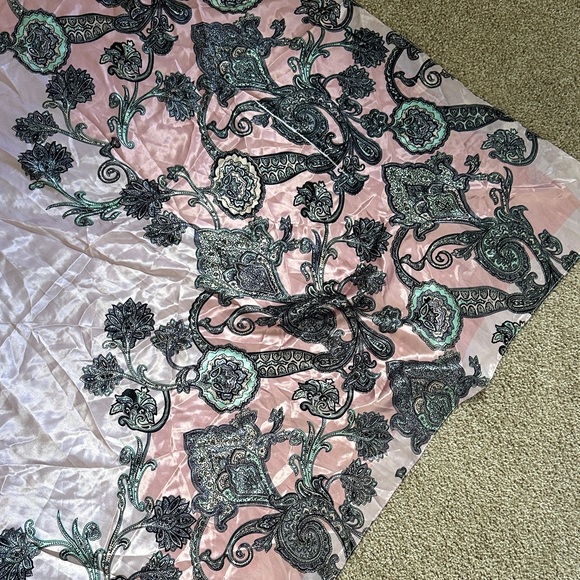 Elegant Pink and Green Floral silk scarf - Picture 3 of 3